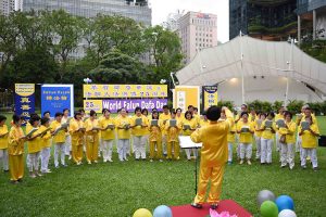 Practitioners in Singapore Celebrate World Falun Dafa Day